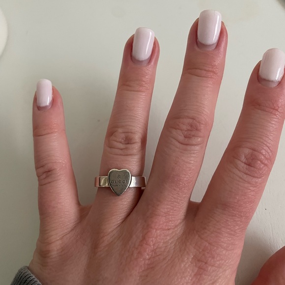 Gucci Trademark Heart Ring - Picture 5 of 5